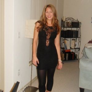 Arden b. Black lace tunic